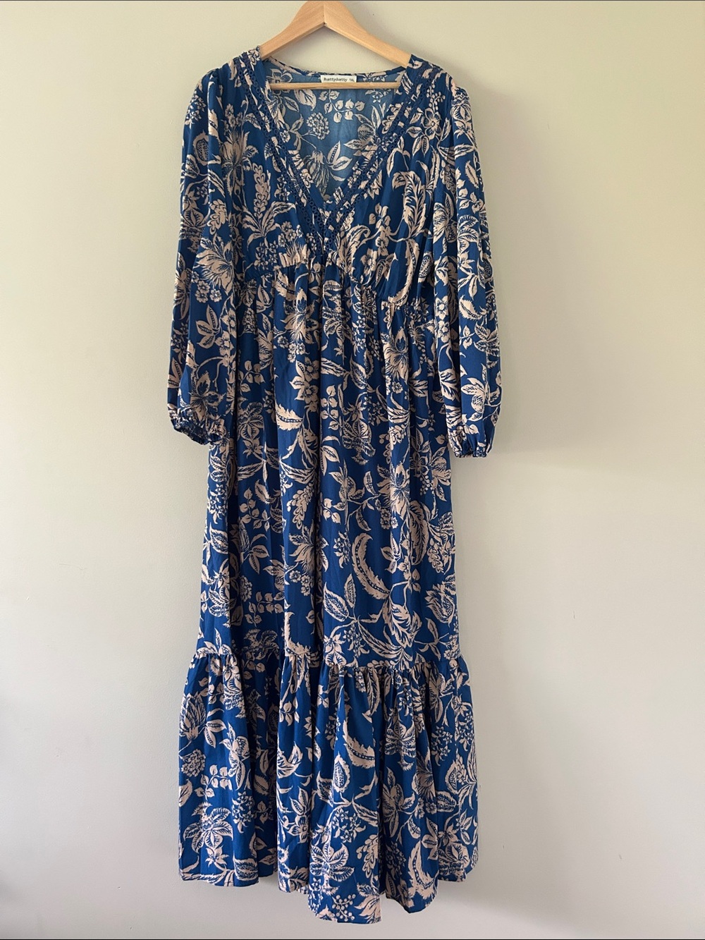 Rustydusty 1X Blue Floral Maxi Dress Bohemian Long Tiered Dress V-Neck Elastic